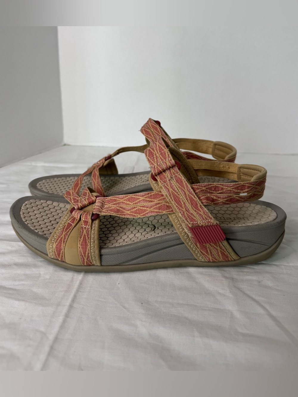 BareTraps Coral and Tan Strappy Sandals Size 10